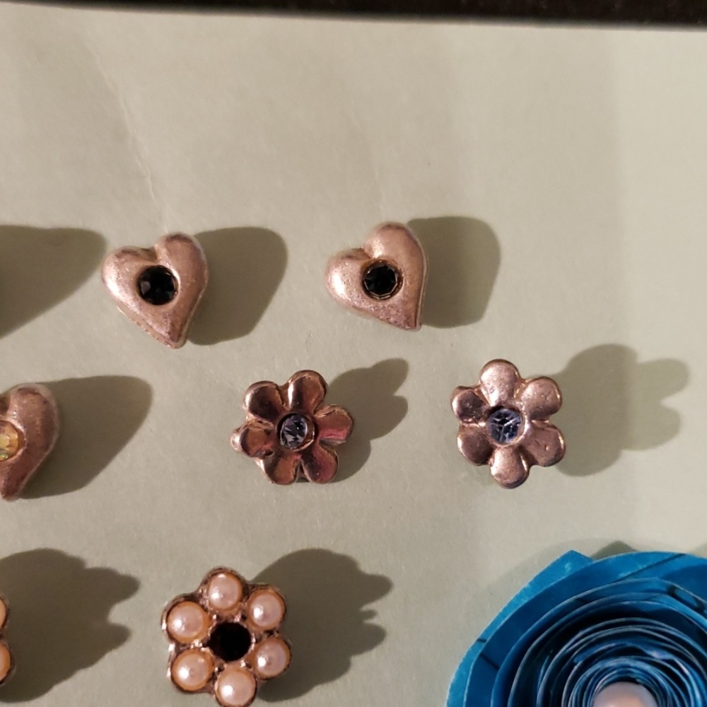 Set of Earrings - Picture 3 of 6
